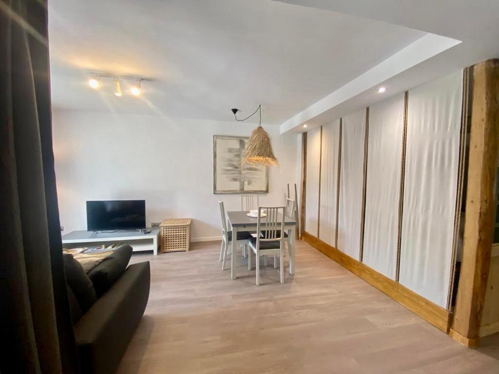 Luxury House Valencia D'Aneu Apartment Bagian luar foto