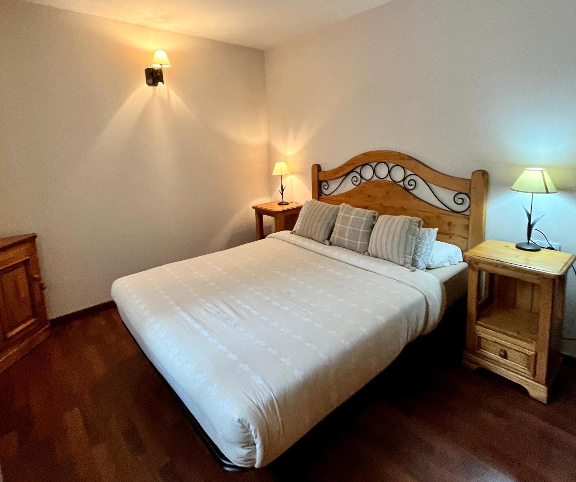 Luxury House Valencia D'Aneu Apartment Bagian luar foto