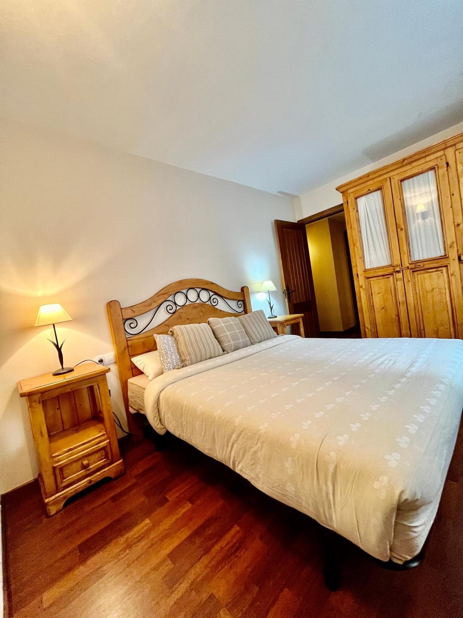 Luxury House Valencia D'Aneu Apartment Bagian luar foto