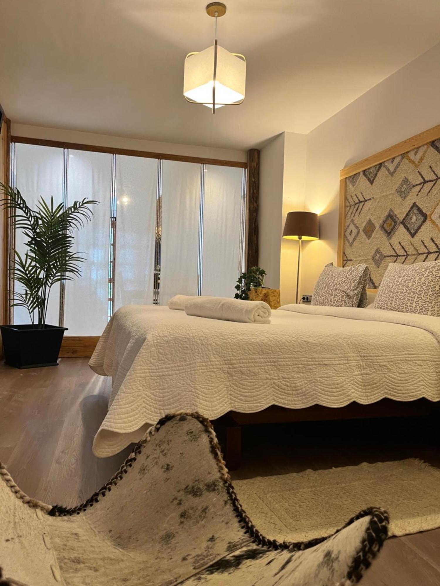 Luxury House Valencia D'Aneu Apartment Bagian luar foto