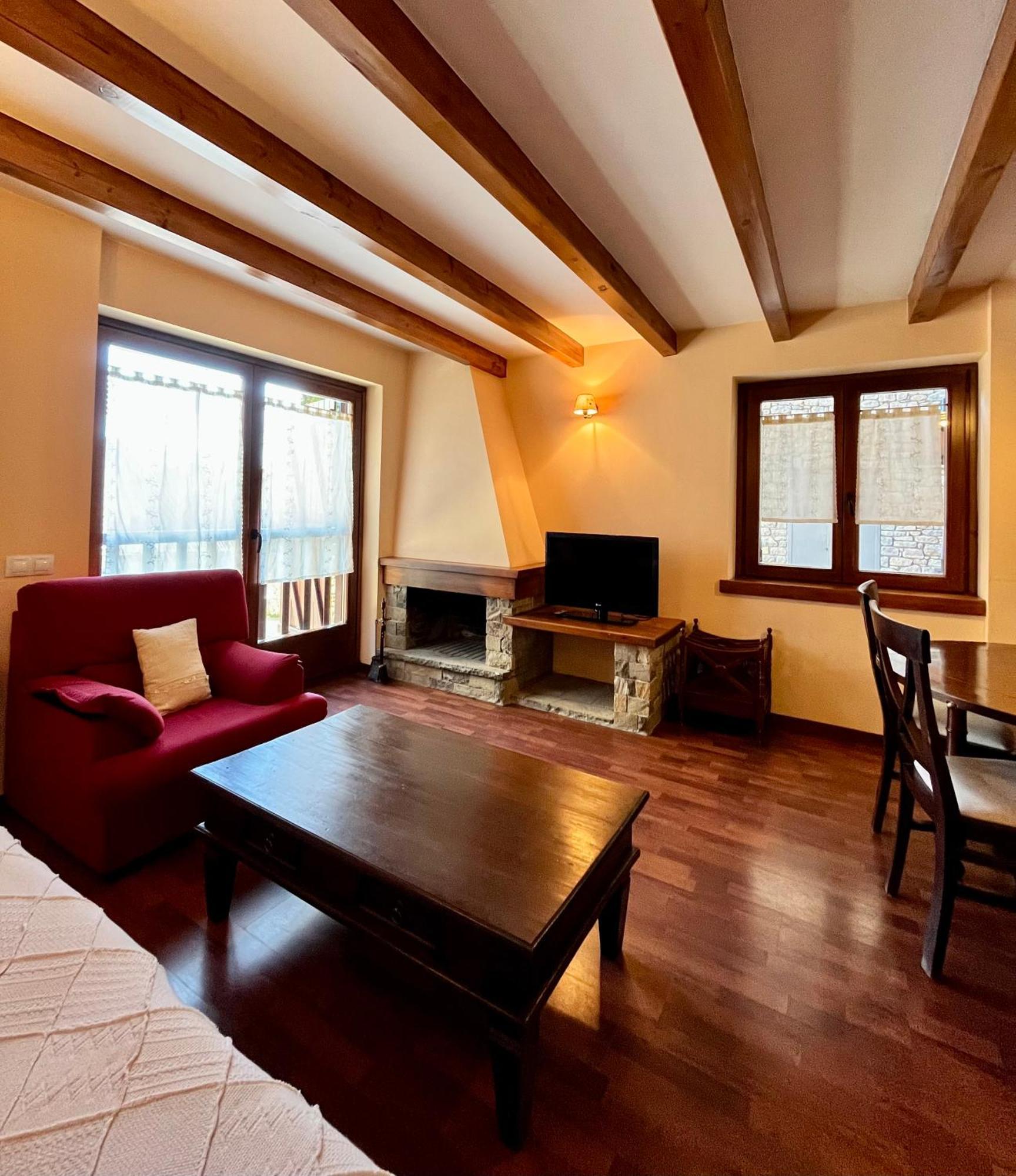 Luxury House Valencia D'Aneu Apartment Bagian luar foto